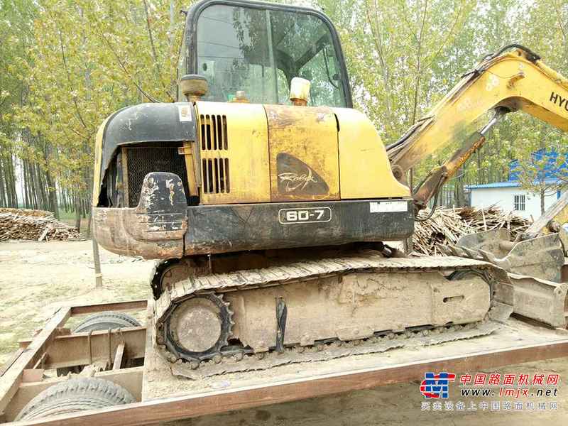 河南出售转让二手9000小时2007年现代R60挖掘机