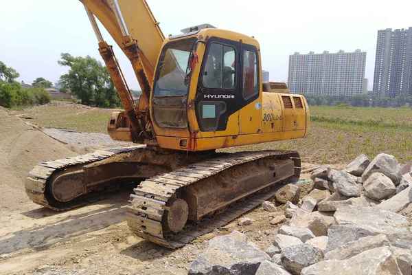 山西出售转让二手17500小时2004年现代R260LC挖掘机