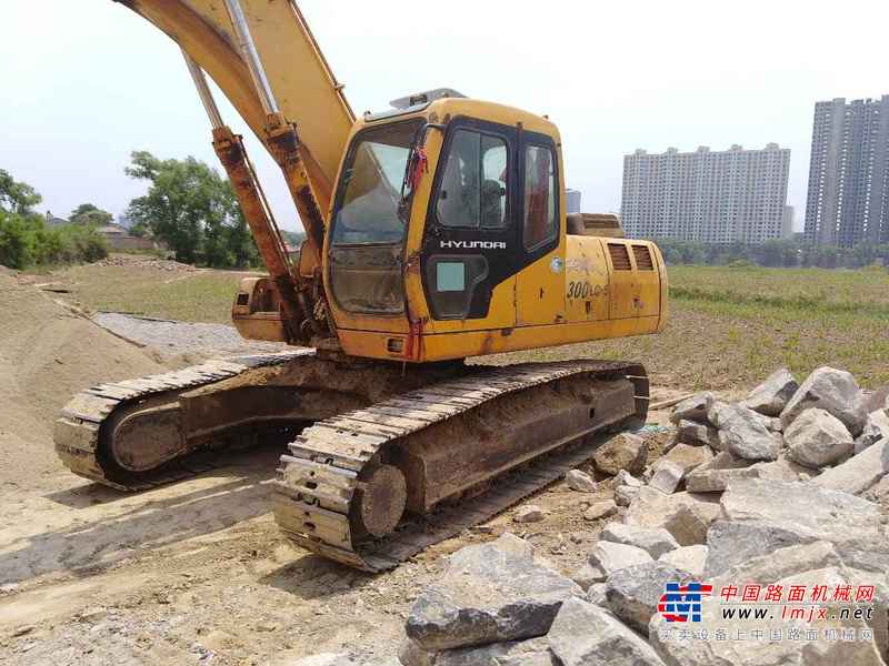 山西出售转让二手17500小时2004年现代R260LC挖掘机