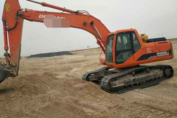 甘肃出售转让二手8000小时2009年斗山DH225挖掘机
