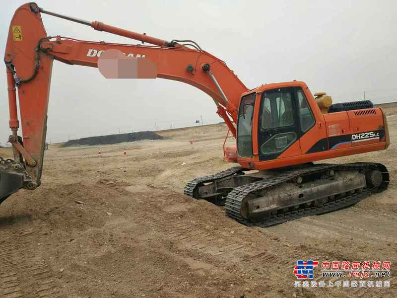 甘肃出售转让二手8000小时2009年斗山DH225挖掘机