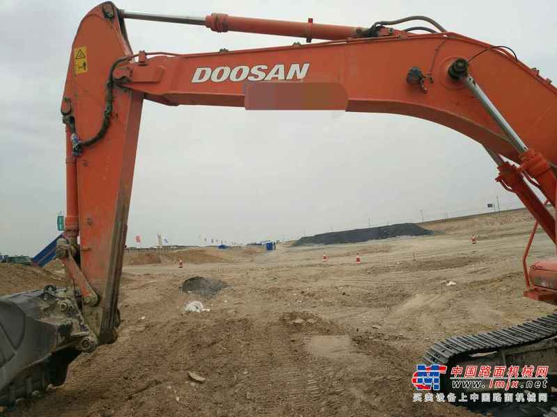 甘肃出售转让二手8000小时2009年斗山DH225挖掘机