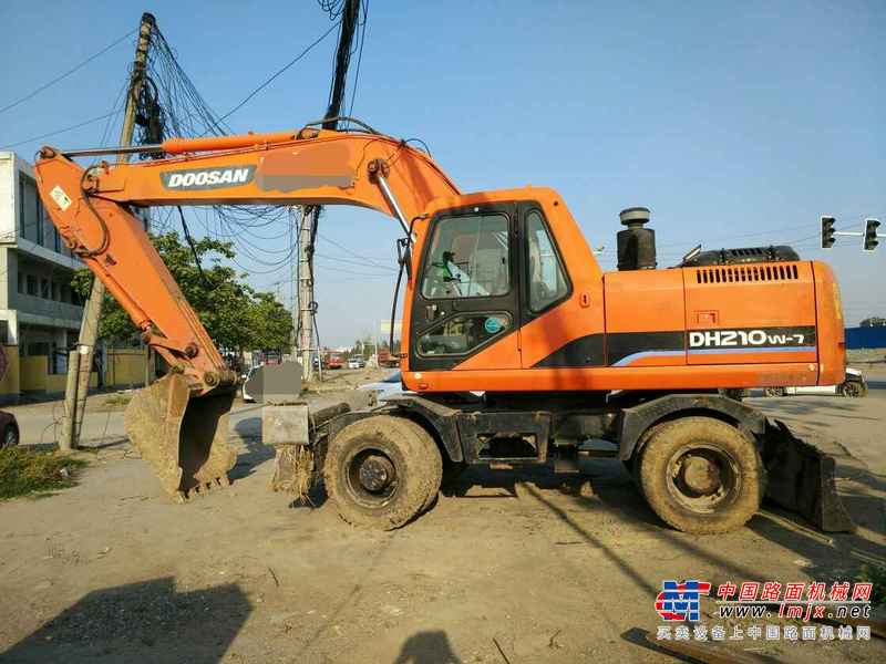 河南出售转让二手6115小时2009年斗山轮挖DH210W挖掘机