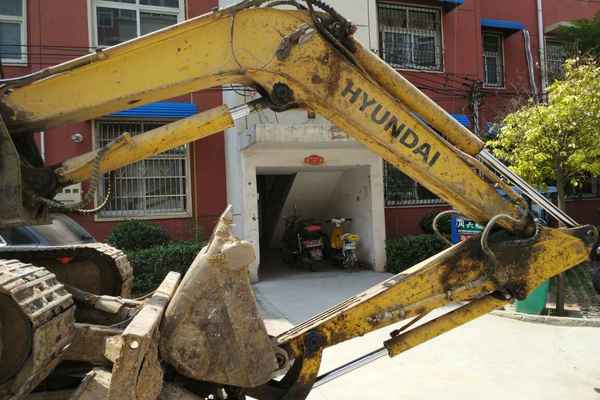 河南出售转让二手8000小时2009年现代R55挖掘机