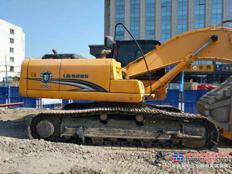 宁夏出售转让二手4000小时2011年龙工LG6225挖掘机