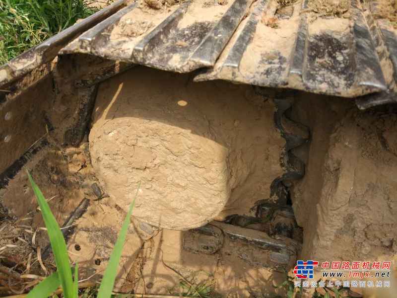 山东出售转让二手4000小时2013年柳工CLG906D挖掘机