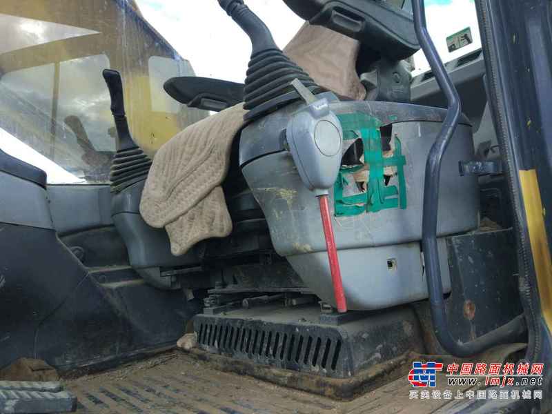 云南出售转让二手12000小时2005年小松PC220挖掘机
