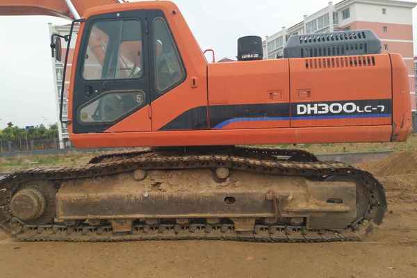 河北出售转让二手8000小时2012年斗山DH300LC挖掘机