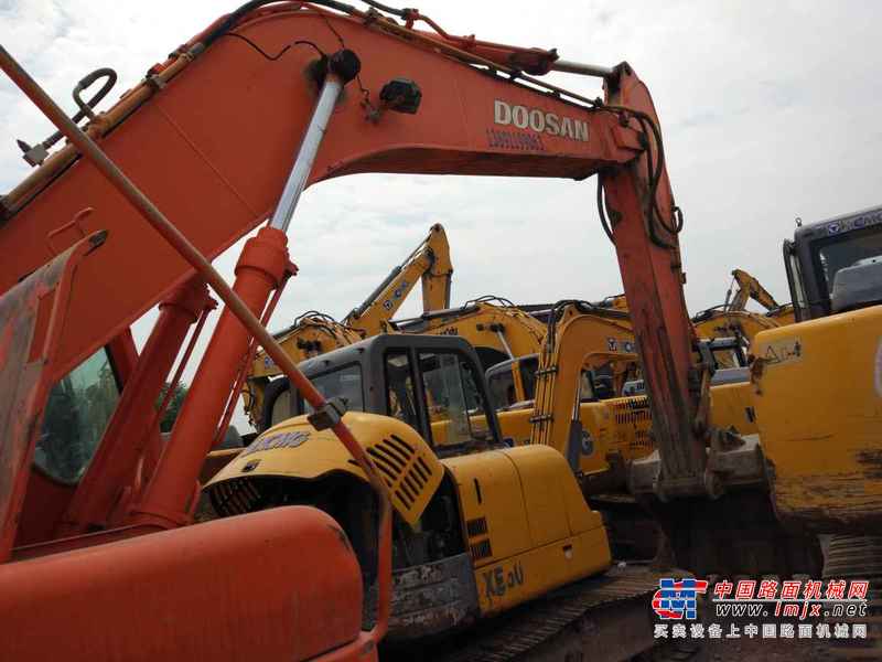 陕西出售转让二手8000小时2009年斗山DH220LC挖掘机
