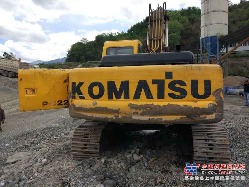 云南出售转让二手7356小时2004年小松PC220挖掘机
