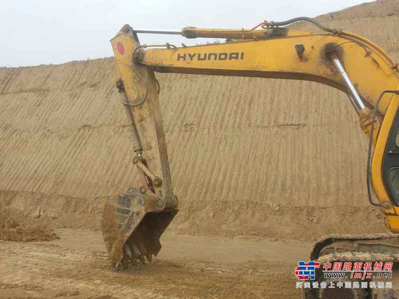 山西出售转让二手12000小时2005年现代R220挖掘机