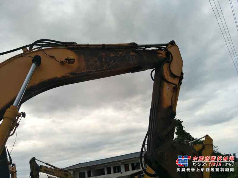 贵州出售转让二手8000小时2009年龙工LG6225挖掘机