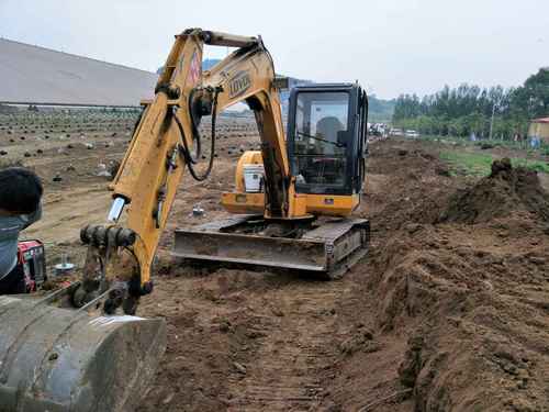 辽宁出售转让二手5000小时2010年福田雷沃FR65挖掘机