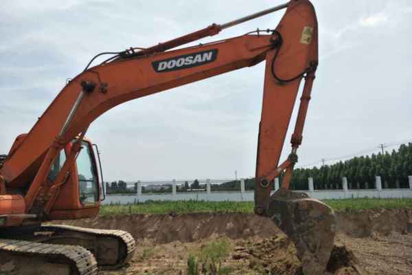 河南出售转让二手8000小时2008年斗山DH220LC挖掘机