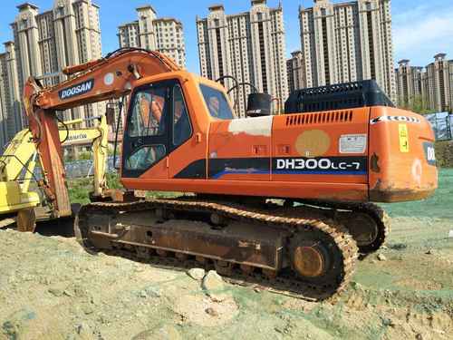 河北出售转让二手8000小时2011年斗山DH300LC挖掘机