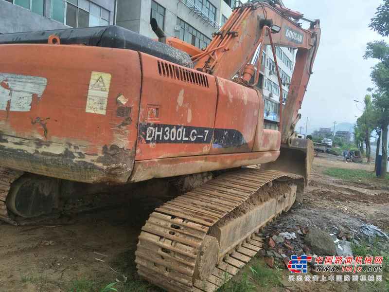 江西出售转让二手10000小时2010年斗山SL258LC挖掘机