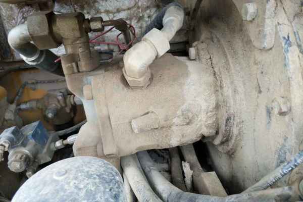 安徽出售转让二手8000小时2012年福田雷沃FR65V8挖掘机