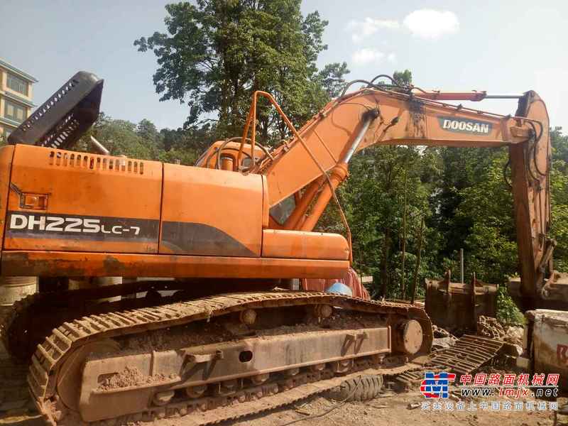贵州出售转让二手8500小时2009年斗山DH225挖掘机