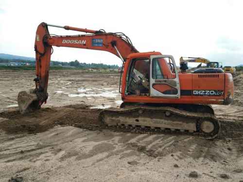 云南出售转让二手14892小时2010年斗山DH220LC挖掘机