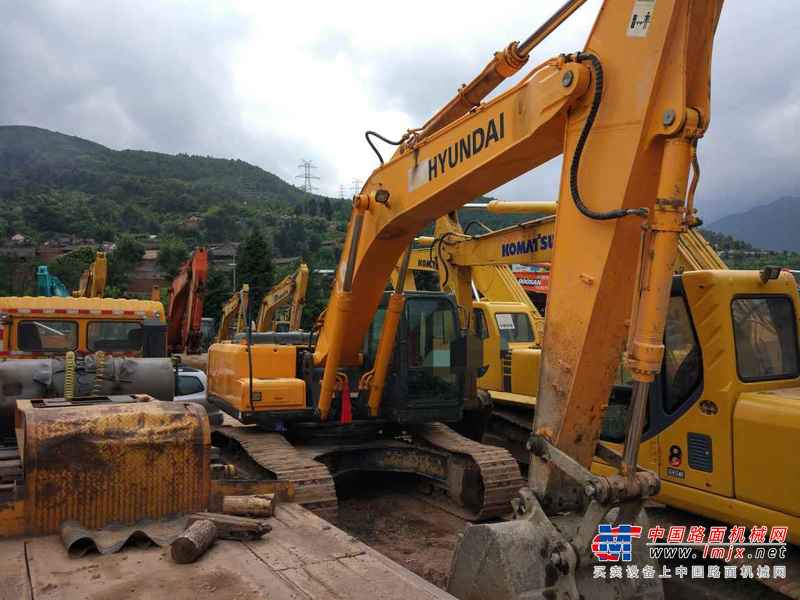云南出售转让二手6000小时2011年现代R335LC挖掘机