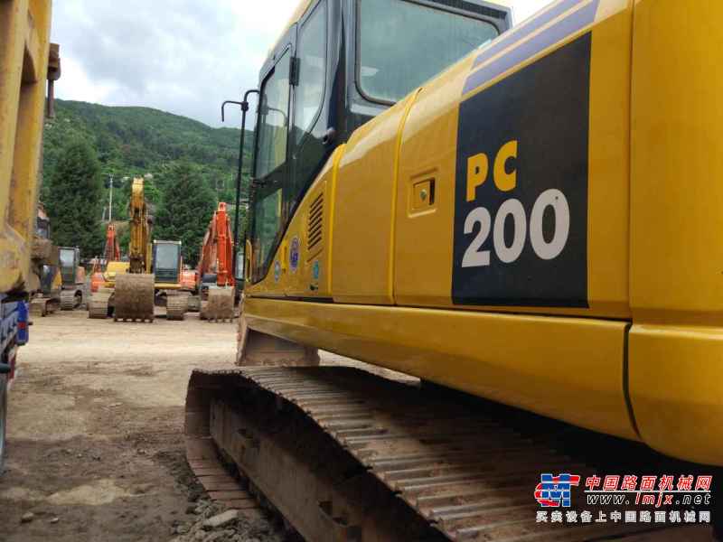 云南出售转让二手7500小时2007年小松PC200挖掘机