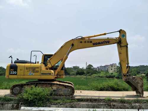 江西出售转让二手3800小时2013年小松PC200挖掘机