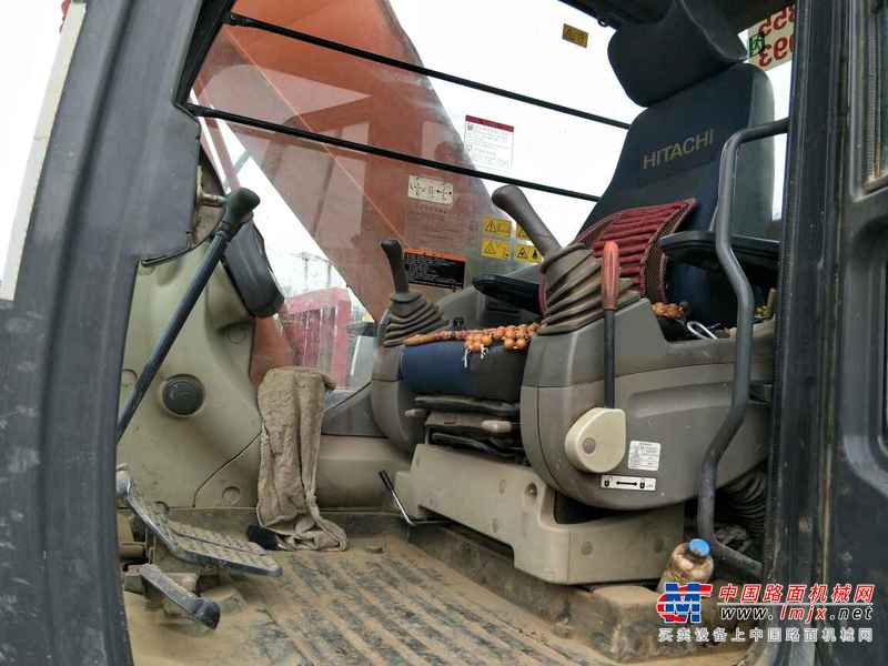 甘肃出售转让二手6000小时2010年日立ZX240挖掘机