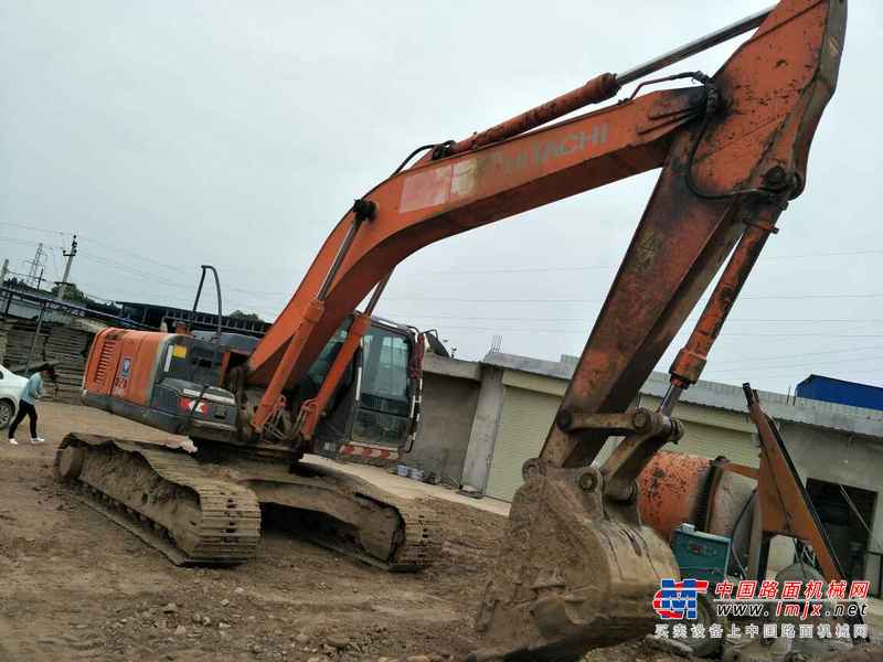 甘肃出售转让二手6000小时2010年日立ZX240挖掘机