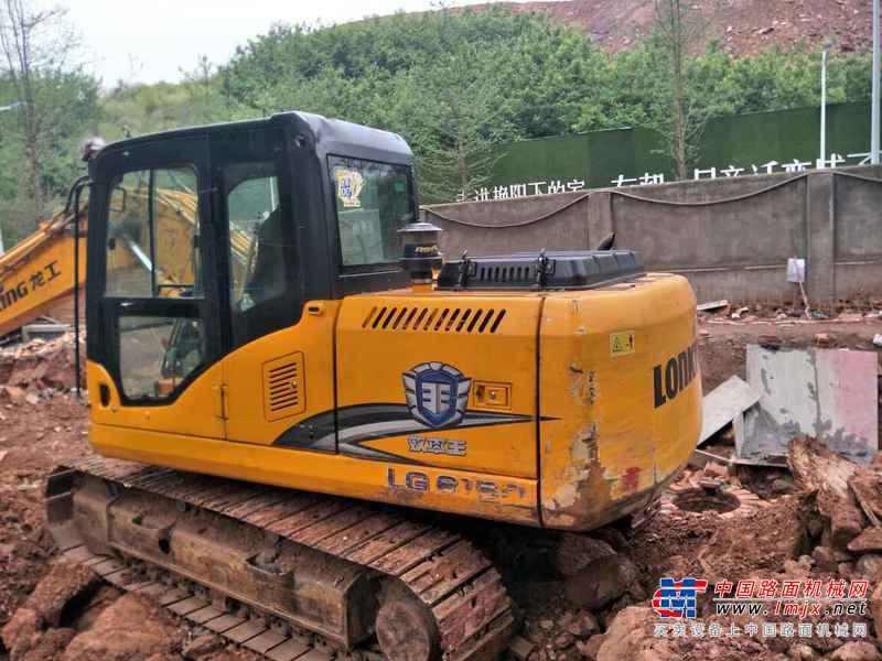 四川出售转让二手3400小时2014年龙工LG6150挖掘机