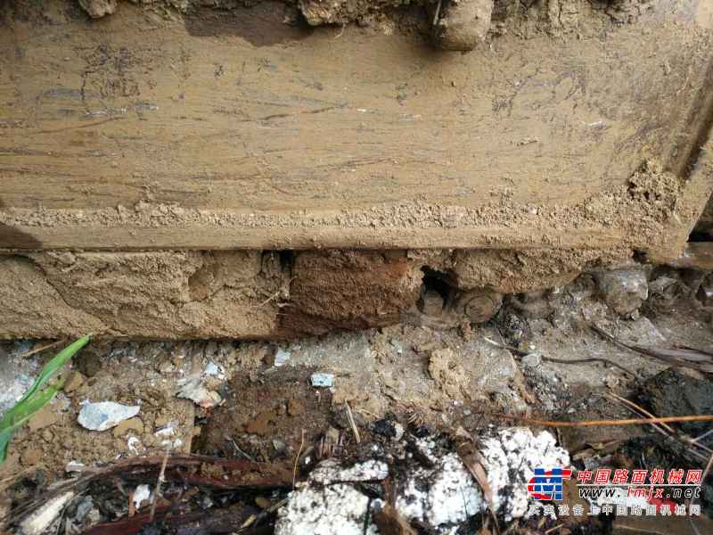 云南出售转让二手8952小时2010年沃尔沃EC210B挖掘机
