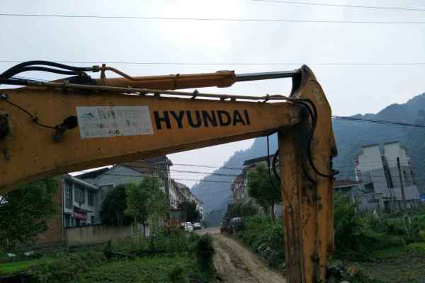 贵州出售转让二手4500小时2012年现代R225LC挖掘机