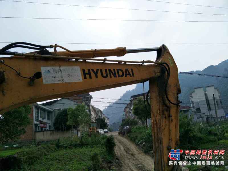 贵州出售转让二手4500小时2012年现代R225LC挖掘机