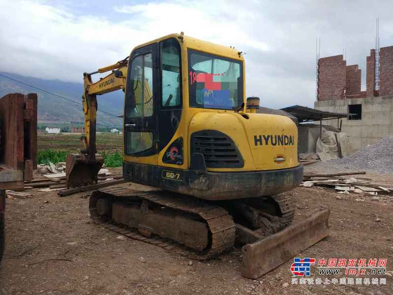 云南出售转让二手10000小时2009年现代R60挖掘机
