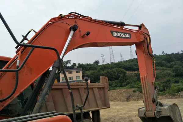 湖北出售转让二手3000小时2014年斗山DH220LC挖掘机