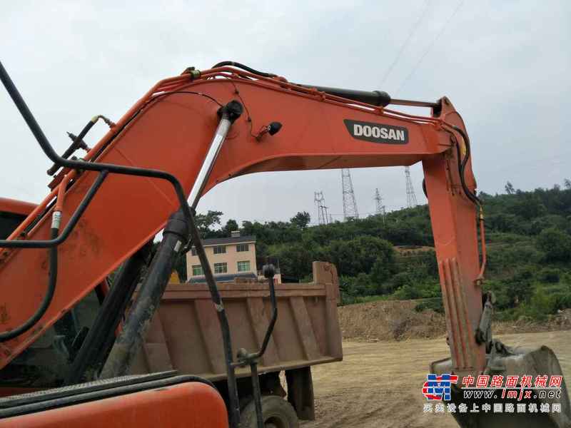 湖北出售转让二手3000小时2014年斗山DH220LC挖掘机