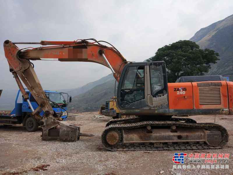 云南出售转让二手11000小时2007年日立ZX240挖掘机