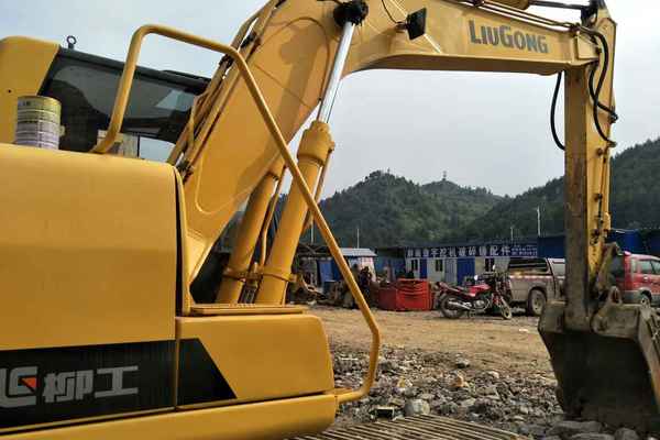 贵州出售转让二手6700小时2010年柳工CLG915C挖掘机