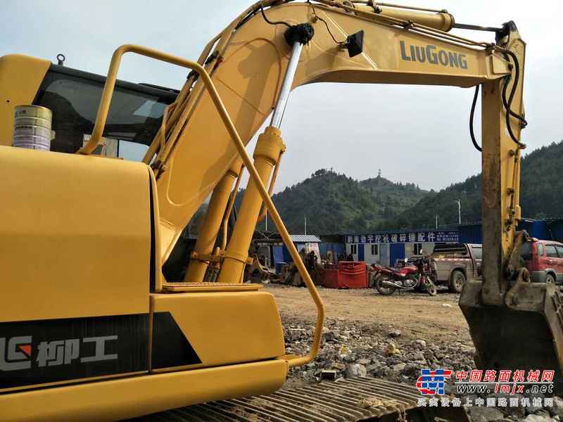 贵州出售转让二手6700小时2010年柳工CLG915C挖掘机