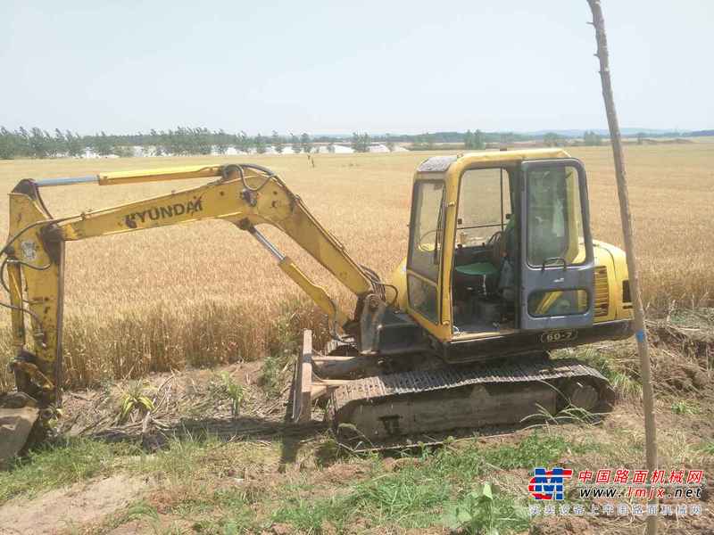 山东出售转让二手8000小时2009年现代R55挖掘机