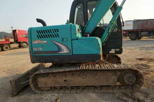 安徽出售转让二手2700小时2015年神钢SK75挖掘机