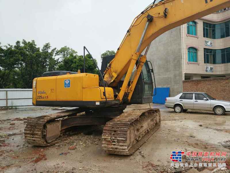 云南出售转让二手8100小时2010年现代R225LC挖掘机