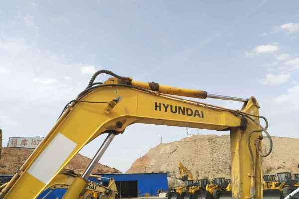 甘肃出售转让二手4000小时2013年现代R60挖掘机