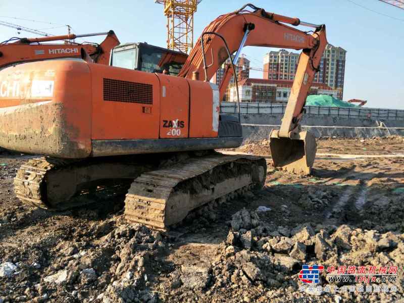 天津出售转让二手13000小时2009年日立ZX200挖掘机