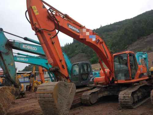 云南出售转让二手8000小时2009年斗山DH225挖掘机