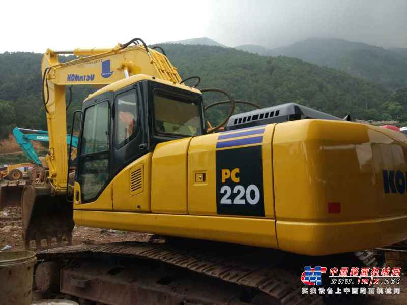 云南出售转让二手8608小时2004年小松PC220挖掘机