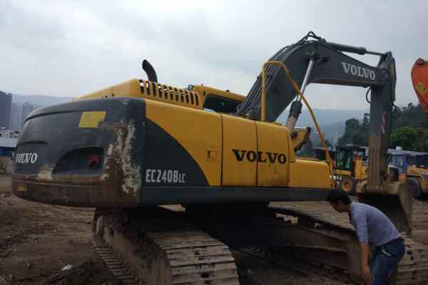 云南出售转让二手8000小时2010年沃尔沃EC240BLC挖掘机