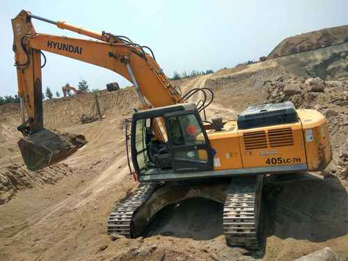 山东出售转让二手6700小时2011年现代R375LC挖掘机