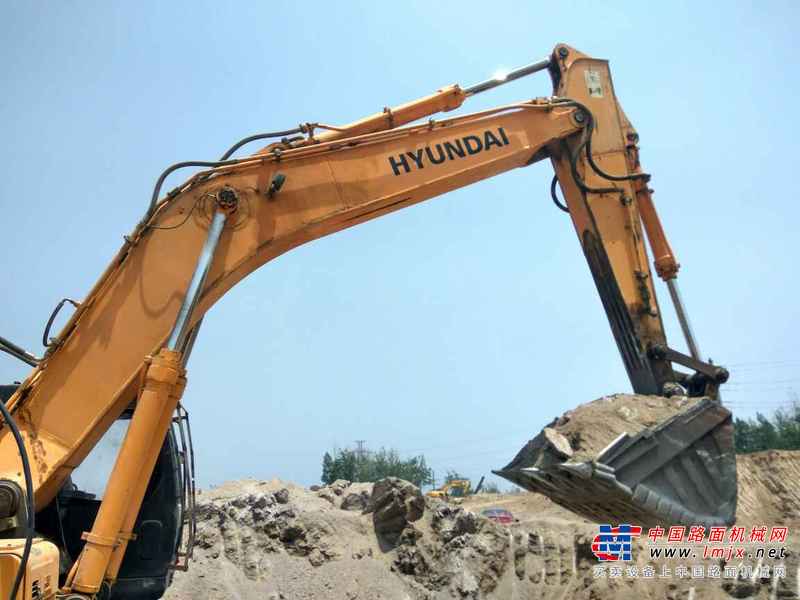 山东出售转让二手6700小时2011年现代R375LC挖掘机