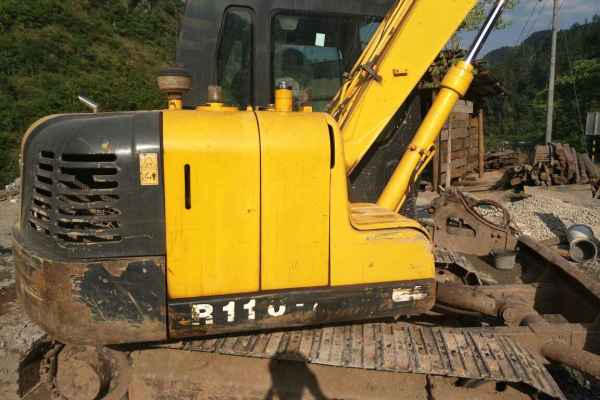 贵州出售转让二手8600小时2010年现代R80挖掘机