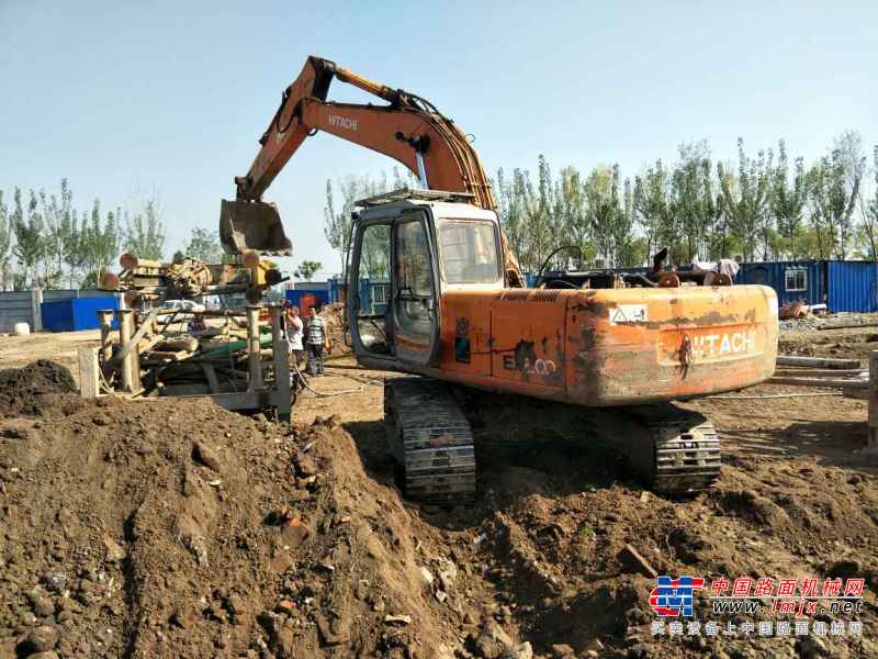天津出售转让二手8900小时2005年日立EX200挖掘机